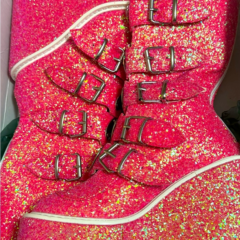 Selling doll Kills shoes